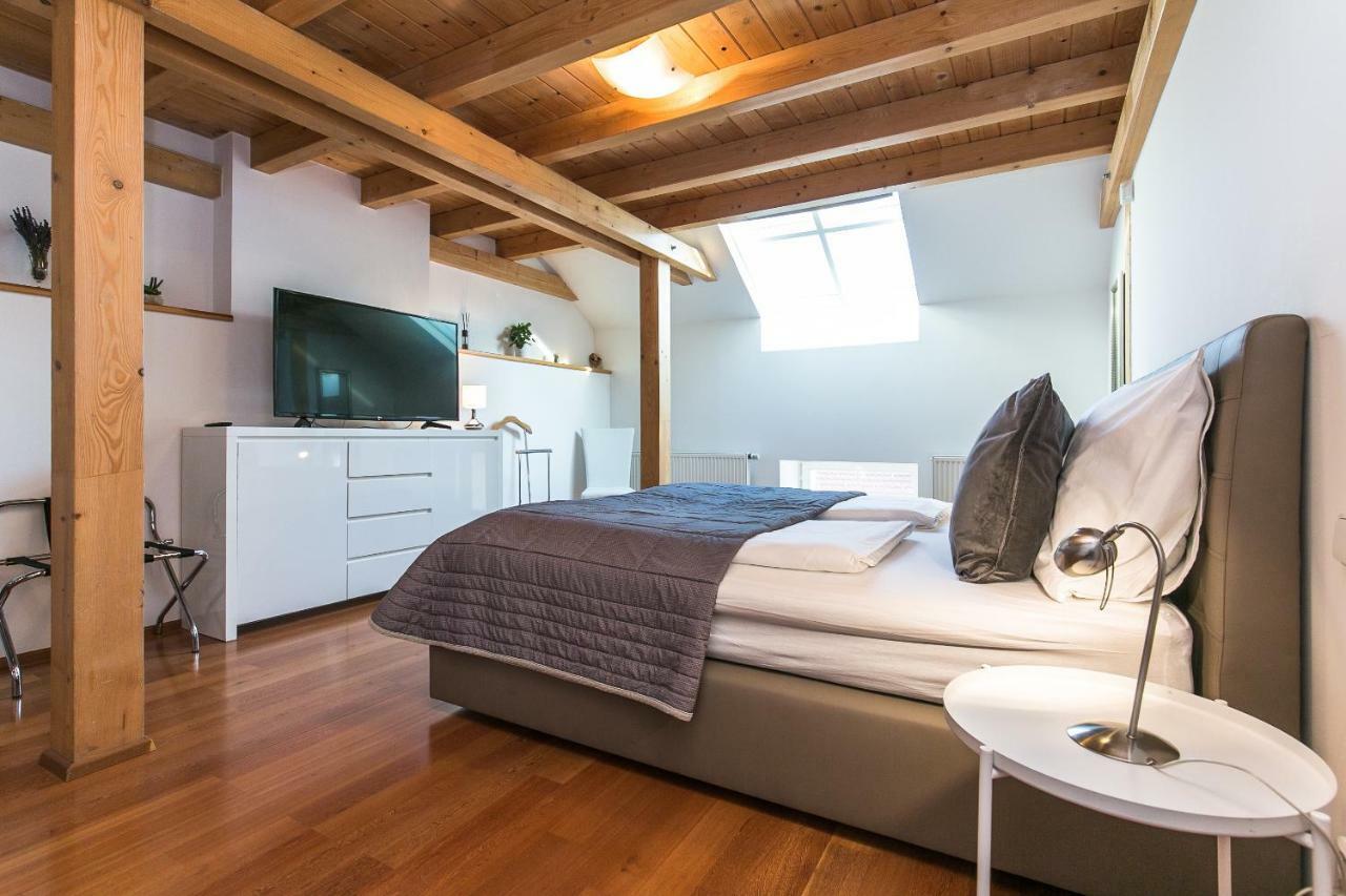 Attic Apartment By Wenceslas Square Prague Extérieur photo